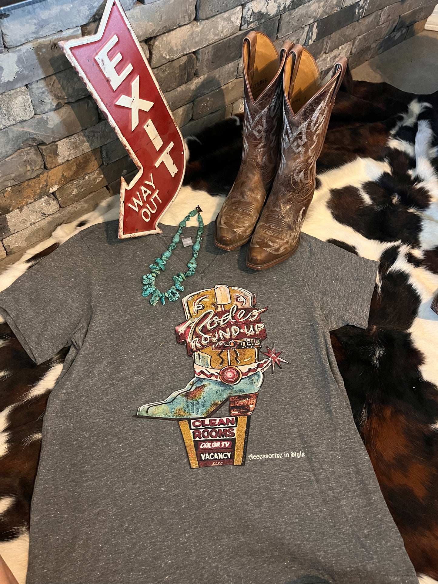 Rodeo Round Up Boot Motel Graphic Tee Size Large
